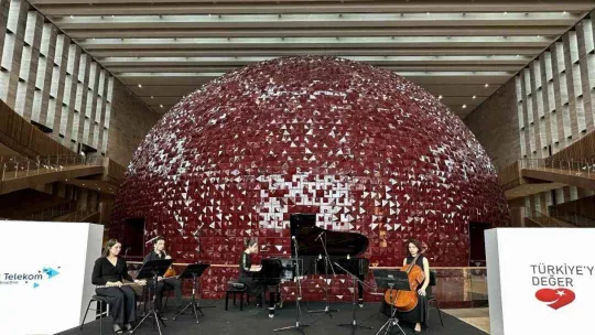 Türk Telekom'dan 'Dünya Engelliler Günü'nde AKM'de sanat etkinlikleri