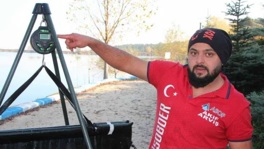 Türkiye'nin en büyük sazanı Bilecik'te yakalandı