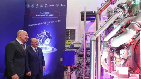 Türkiye'nin ilk yerli lokomotifi Özgün Motor görücüye çıktı