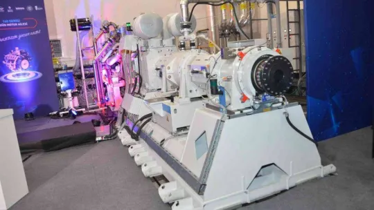 Türkiye'nin ilk yerli lokomotif motoru tanıtıldı