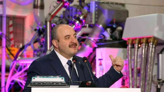 Türkiye'nin ilk yerli lokomotif motoru tanıtıldı