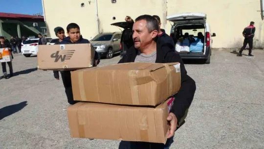 Türkiye'nin yangında seferber olduğu Manavgat, depremzedeler için tek yürek