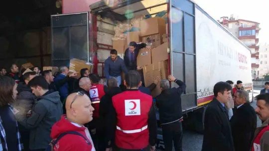 Türkiye'nin yangında seferber olduğu Manavgat, depremzedeler için tek yürek