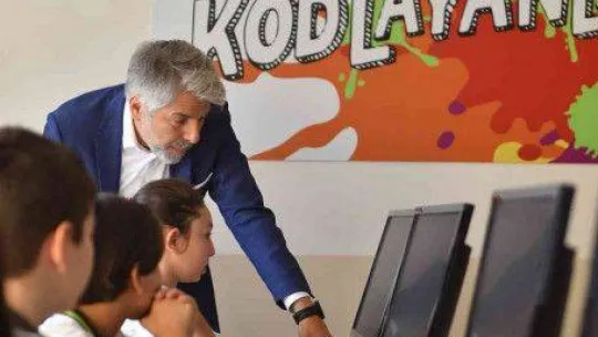 Türkiye Vodafone Vakfı binlerce çocuk ve kadını teknolojiyle buluşturdu