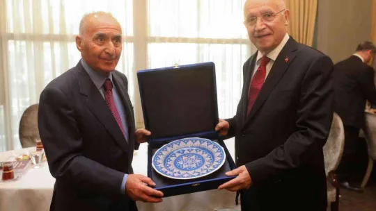 TÜSİAV'dan Hikmet Çetin'e Vefa Beratı