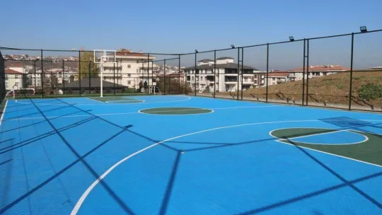 Tutuk, yenilenen parkta çocuklarla bir araya geldi