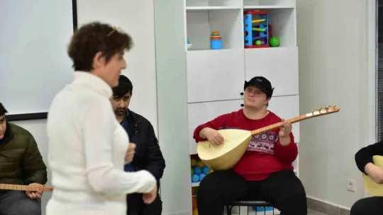 Tuzla Belediyesi Engelsiz Yaşam Merkezi'nde eğitimler aile sıcaklığında devam ediyor