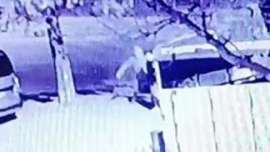 Tuzla'da bıçaklı şahsın, karısını defalarca bıçakladığı anlar kamerada