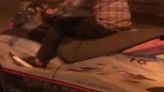 Tuzla'da ilginç görüntü: Denizde değil otoyolda jet ski ile yolculuk etti