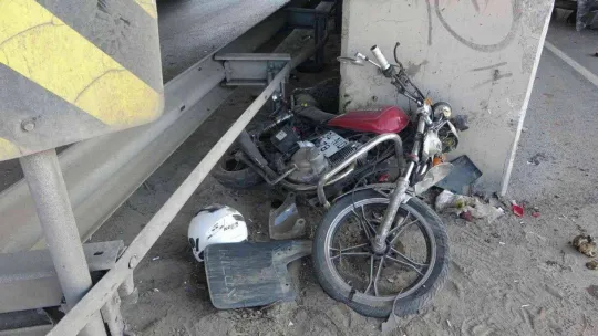 Tuzla'da kaza yaparak savrulan aracın çarptığı motosikletli ağır yaralandı