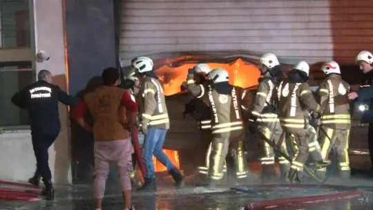 Tuzla'da korkutan iş yeri yangını