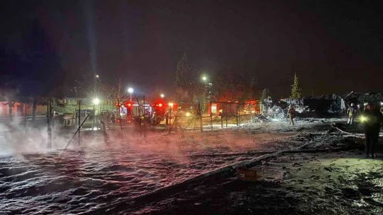 Tuzla'da plastik imalathanesinde korkutan yangın: 3 yaralı