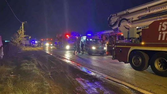 Tuzla'da plastik imalathanesinde korkutan yangın: 3 yaralı