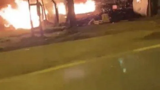 Tuzla'da plastik imalathanesinde korkutan yangın: 3 yaralı