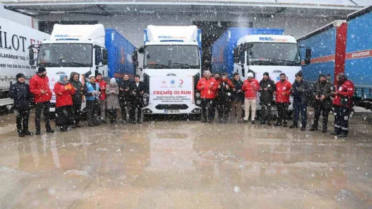 Tuzla'dan deprem bölgelerine 16 yardım tırı ve iş makineleri gönderildi