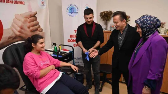 Tuzla'nın özel çocuklarına kaybolma ihtimaline karşı sevgi izi dövmesi yapıldı