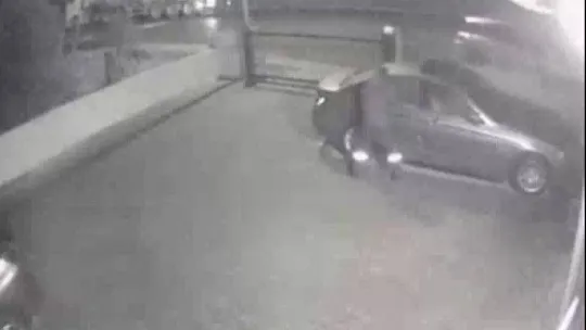 Tuzla ve Kartal'da lüks otomobillere dadanan konsol hırsızları kamerada