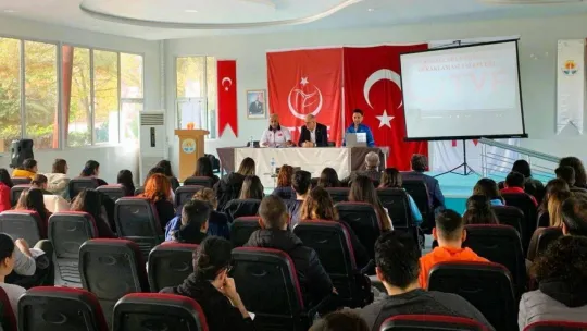 TVF Başkanı Üstündağ, Adana'da aday hakem kursunu ziyaret etti