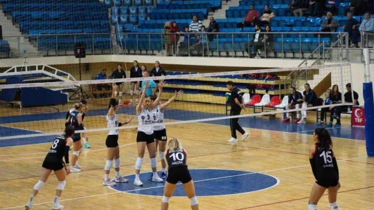 TVF Kadınlar 2. Ligi: Bilecik Belediye Spor Kadın Voleybol Takımı:3 - MFA Zonguldak DSİ:1