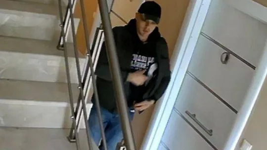 Üç gün önce aldığı ayakkabısı kapının önünden çalındı