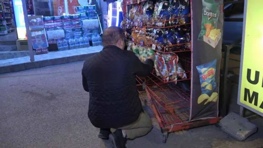 Uçan dolap...Fırtına Bursa'da herşeyi uçurdu