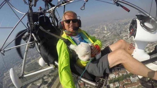 Uçma meraklısı köpek uçmadığı zaman strese giriyor