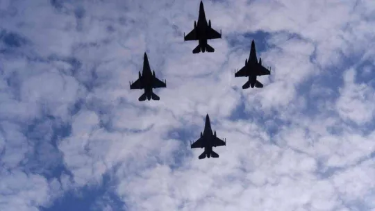 Ücretsiz dağıtılan ürünleri alabilmek için kıyasıya yarıştılar