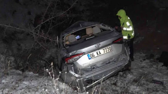 Uçurumdan yuvarlanan otomobil hurdaya döndü: 6 yaralı