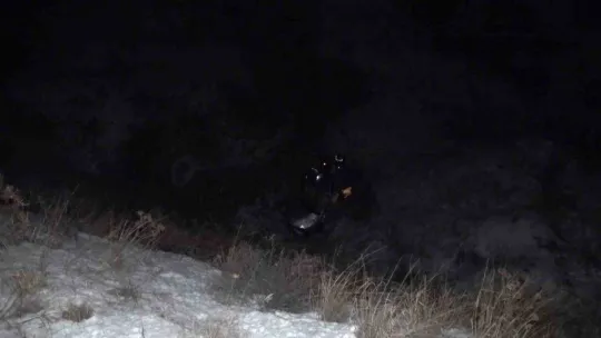 Uçurumdan yuvarlanan otomobil hurdaya döndü: 6 yaralı