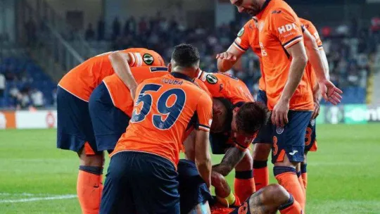 UEFA Avrupa Konferans Ligi: Medipol Başakşehir: 3 - Fiorentina: 0 (Maç sonucu)