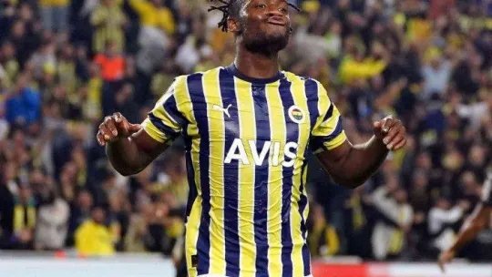 UEFA Avrupa Ligi: Fenerbahçe: 1 - AEK Larnaca: 0 (İlk yarı)