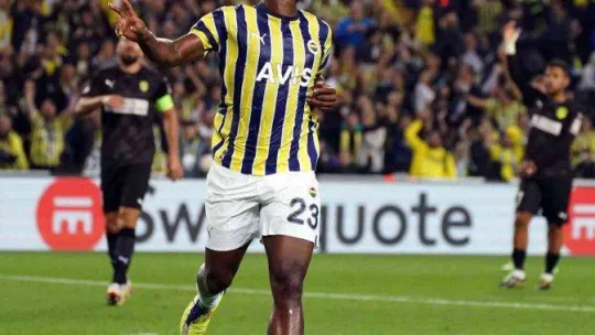 UEFA Avrupa Ligi: Fenerbahçe: 1 - AEK Larnaca: 0 (İlk yarı)