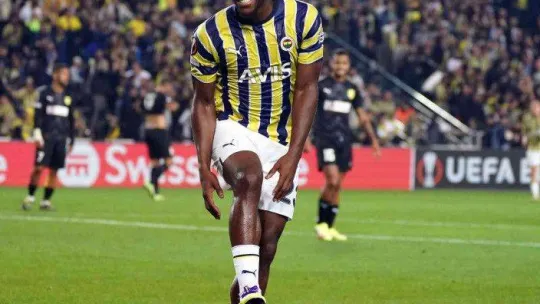 UEFA Avrupa Ligi: Fenerbahçe: 1 - AEK Larnaca: 0 (İlk yarı)