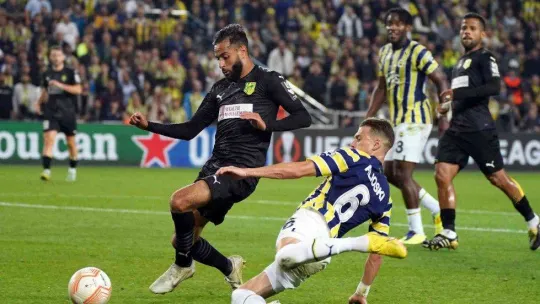 UEFA Avrupa Ligi: Fenerbahçe: 1 - AEK Larnaca: 0 (İlk yarı)