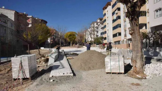 Uğur Mumcu Parkında peyzaj ve üst yapı çalışmaları başladı