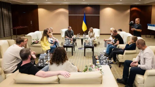 Ukrayna First Lady'si Zelenska esir takasında kurtarılan Azov komutanlarıyla İstanbul'da bir araya geldi