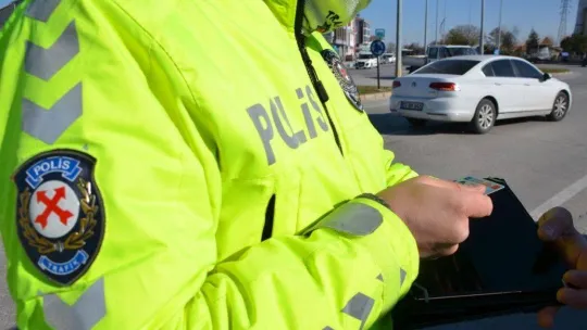 Ülke genelinde mal ve hizmet satmak suretiyle halkı rahatsız eden şahıslara ve dilencilere yönelik uygulama gerçekleştirildi