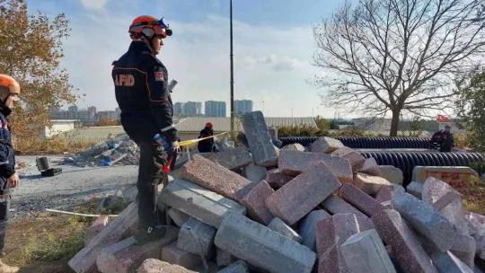 Ülke genelinde yapılacak olan  'çök-kapan-tutun' tatbikatının hazırlıkları sürüyor