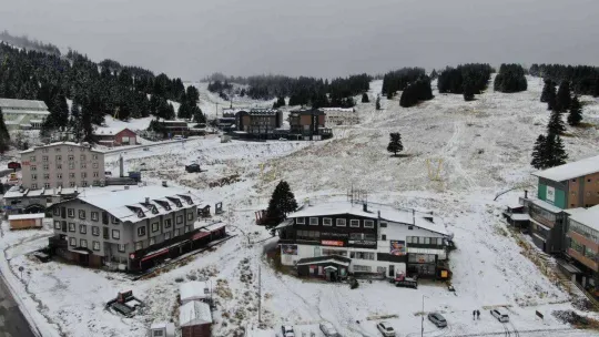 Uludağ beyaz gelinliğini giydi...Ateş yakıp kar topu oynadılar