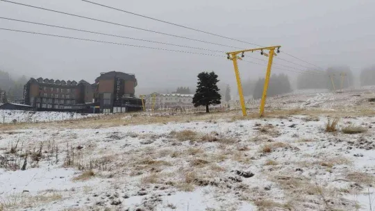 Uludağ beyaz gelinliğini giydi...Ateş yakıp kar topu oynadılar