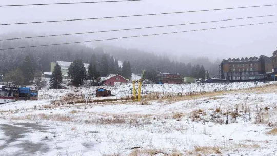 Uludağ beyaz gelinliğini giydi...Ateş yakıp kar topu oynadılar
