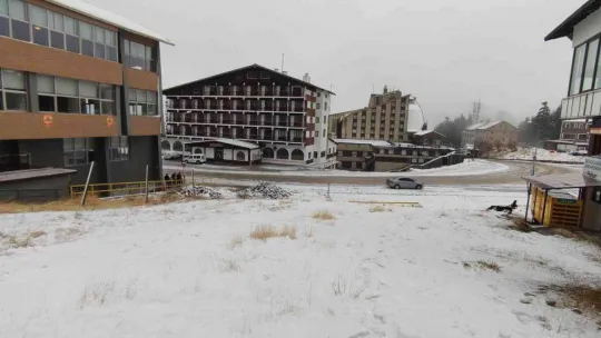 Uludağ beyaz gelinliğini giydi...Ateş yakıp kar topu oynadılar
