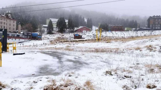 Uludağ beyaz gelinliğini giydi...Ateş yakıp kar topu oynadılar