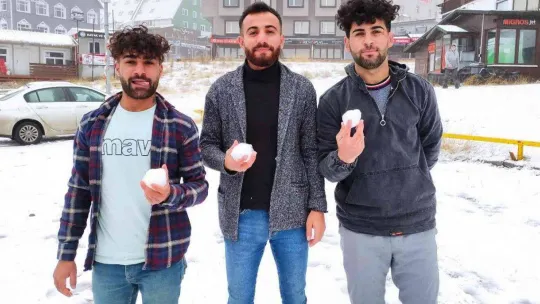 Uludağ beyaz gelinliğini giydi...Ateş yakıp kar topu oynadılar