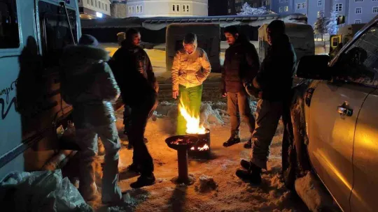 Uludağ'da gündüz kayak gece ateş başında sohbet keyfi