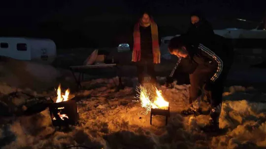 Uludağ'da gündüz kayak gece ateş başında sohbet keyfi