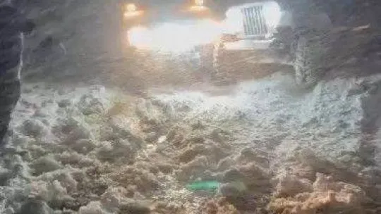 Uludağ'da yoğun karda mahsur kalan aile böyle kurtarıldı