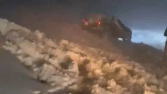 Uludağ'da yoğun karda mahsur kalan aile böyle kurtarıldı