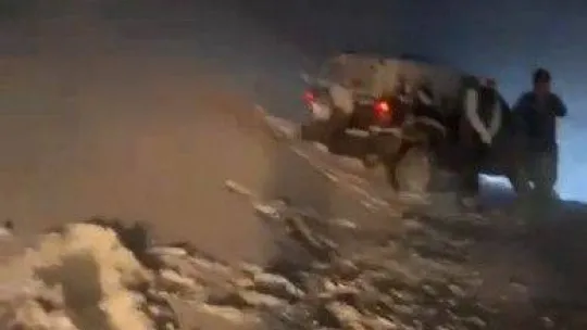 Uludağ'da yoğun karda mahsur kalan aile böyle kurtarıldı