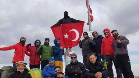 Uludağ'ın zirvesinde mahsur kalan sporcuların dağa yürürken ve beklerken çektikleri görüntüler ortaya çıktı